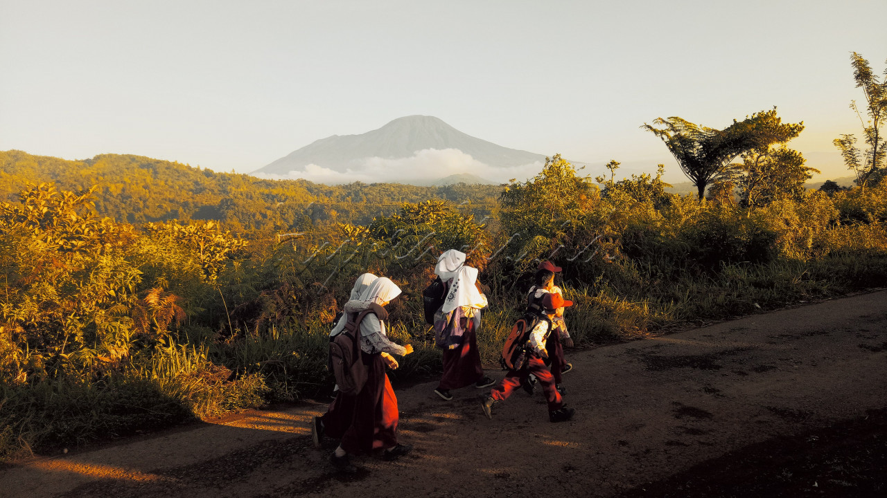 Jalan yang panjang, lebih ringan bila berjalan bersama. Teruslah berjalan bersama agar kita bisa menjemput mimpi yang paling indah bersama di semesta ini.