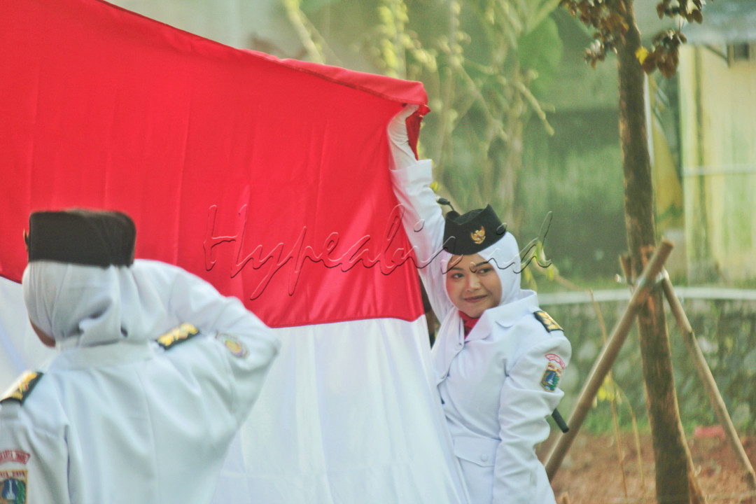 Pengibaran bendera merah putih untuk Memperingati HUT Kemerdekaan Republik Indonesia ke-77. Memperingati hari bersejarah sebagai bentuk penghargaan pahlawan di masa lalu yang telah berjuang untuk kemerdekaan Indonesia. mengingat peristiwa pandemi yang terjadi selama kurang lebih 2 tahun ke belakang merefleksikan bagaimana nilai-nilai Pancasila dan Bhinneka Tunggal Ika mempersatukan bangsa dalam menghadapi tantangan yang ada untuk mewujudkan harapan bersama. 