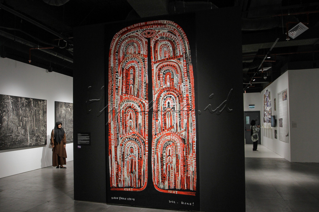 Beberapa seniman yang ikut berpartisipasi dalam pameran ini di antaranya Angki Purbandono, Arhmaiani, Ari Bayuaji, serta Heri Dono.