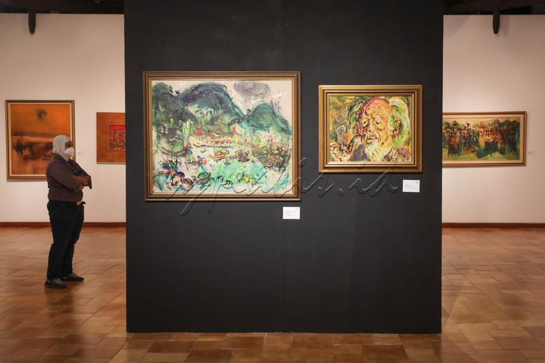Pameran ini menampilkan 77 lukisan karya 40 perupa Indonesia koleksi Bentara Budaya. 