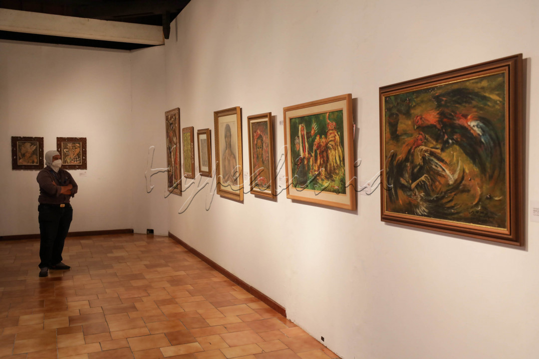 Seperti namanya, pameran ini mencoba menampilkan karya-karya dari para perupa lintas zaman, yang dinilai telah merepresentasikan atau lebih tepatnya menuangkan arti Indonesia dalam karya seni mereka.