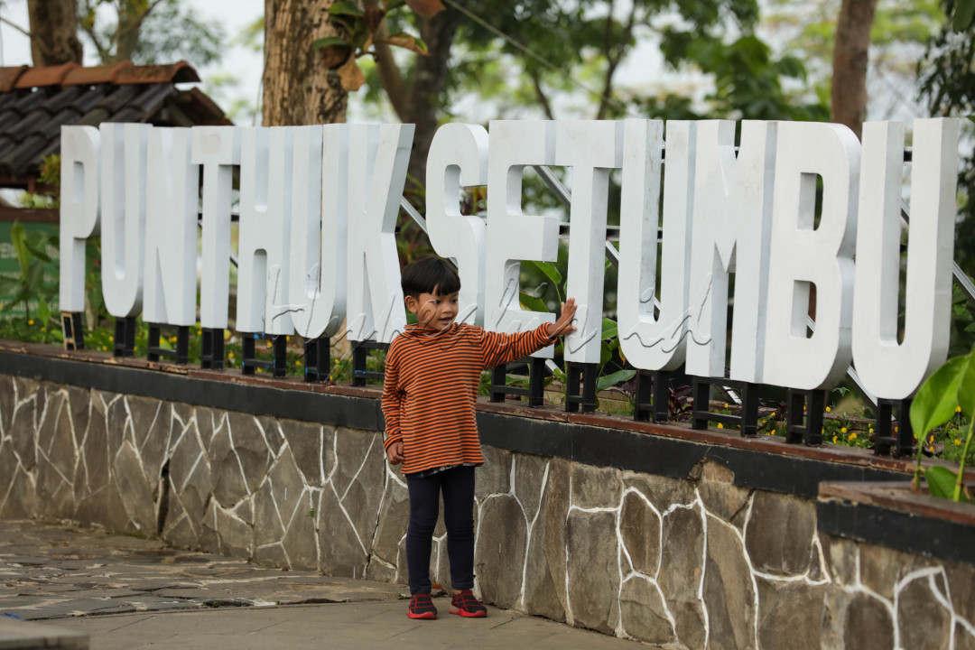 Lerletak di Dusun Kurahan, Karangrejo, Borobudur, Kabupaten Magelang, penamaan objek wisata tersebut disesuaikan dengan posisi bukit atau punthuk yang berbentuk bulat. 
