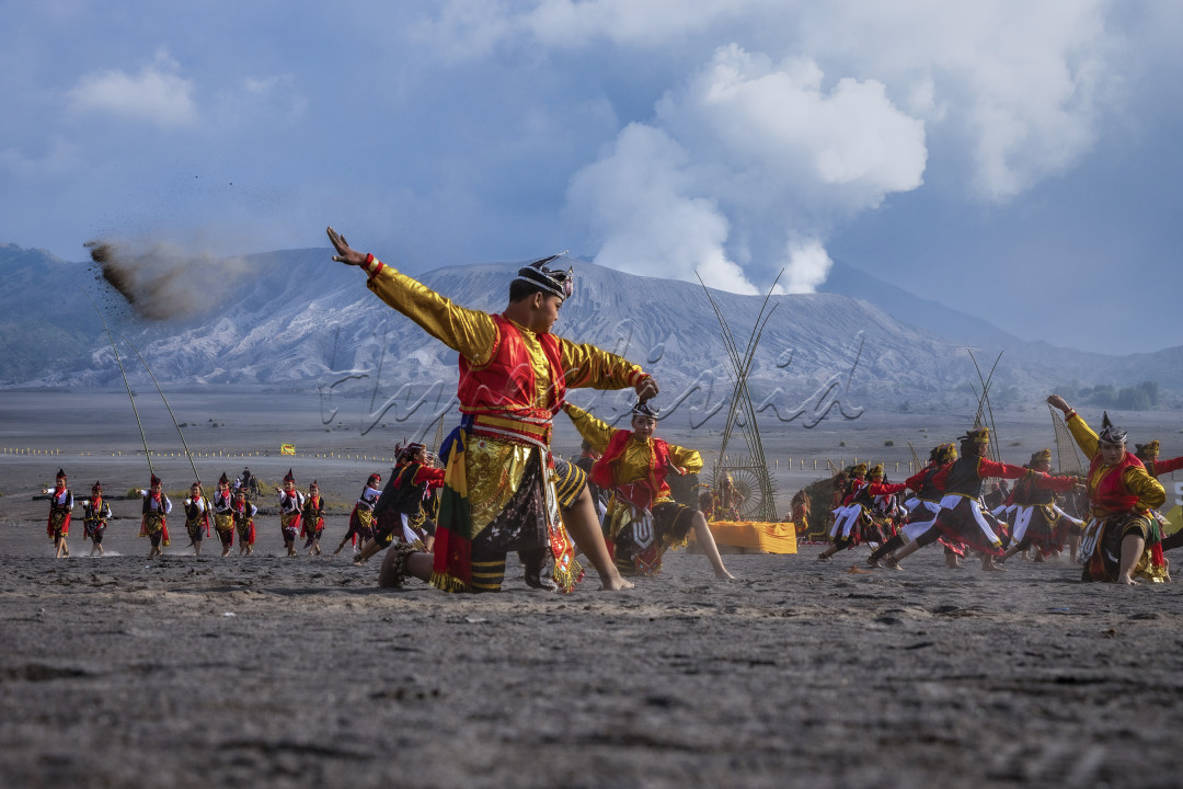Tari Kiprah Glimpang salah satu tarian dalam rangkaian acara festival budaya Eksotika Bromo 2022 yang mengambil tema Ruwat Rawat Segoro Gunung tujuan diadakan festival ini salah satunya adalah untuk memajukan Pariwisata Ekonomi Kreatif di wilayah Bromo Tengger Semeru<br />
