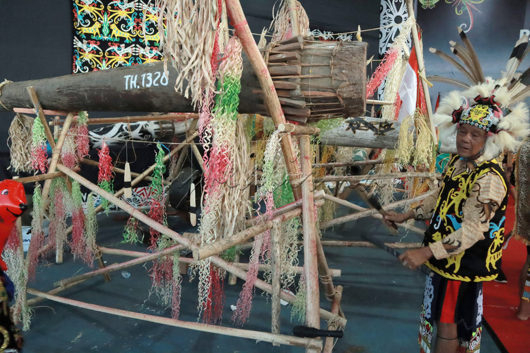 Alat musik Tufung yang berusia ratusan tahun ini ini merupakan alat musik tradisional yang dimiliki oleh suku Dayak kayan dan difungsikan ketika dalam acara tradisional. 