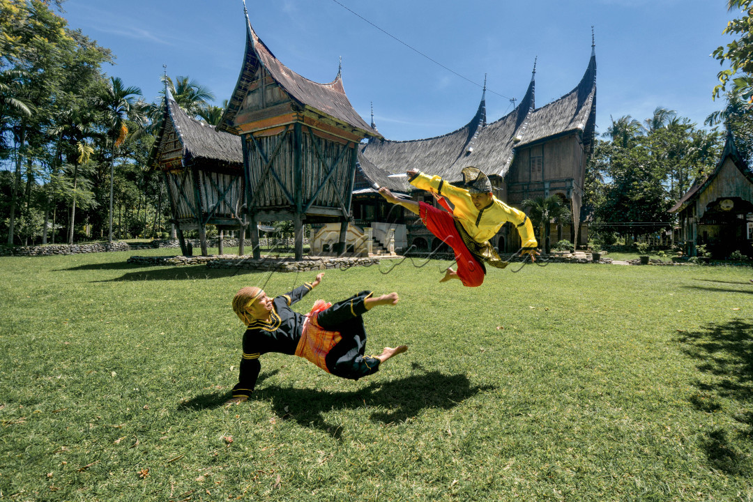 Beladiri tradisi anak negri kita adalah prncak silat. Silek atau Silat dan bisa disebut Pencak Silat merupakan budaya tradisi dan beladiri dari minangkabau sumatera barat, dan budaya tradisi indonesia pada umumnya, pencak silat adalah olah raga beladiri warisan leluhur bangsa kita indonesia, pencak silat merupakan warisan dunia tak benda yang telah di akui oleh UNESCO.<br />
Oleh karena itu kita sebagai para generasi muda mudi pewaris warisan leluhur bangsa ini, hendaknya dengan penuh semangat jiwa muda patriot. Ikut berjuang untuk wajib melestarikan dan menjaga nilai luhur warisan dunia ini, warisan bangsa kita indonesia