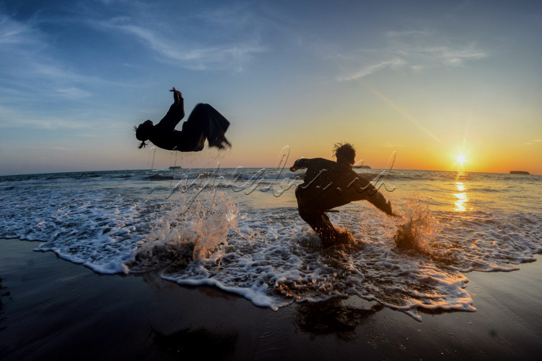 Silek atau Silat dan bisa disebut Pencak Silat merupakan budaya tradisi dan beladiri dari minangkabau sumatera barat, dan budaya tradisi indonesia pada umumnya, pencak silat adalah olah raga beladiri warisan leluhur bangsa kita indonesia, pencak silat merupakan warisan dunia tak benda yang telah di akui oleh UNESCO. Oleh karena itu kita sebagai para generasi muda mudi pewaris warisan leluhur bangsa ini, hendaknya dengan penuh semangat jiwa muda patriot. Ikut berjuang untuk wajib melestarikan dan menjaga nilai luhur warisan dunia ini, warisan bangsa kita indonesia ku