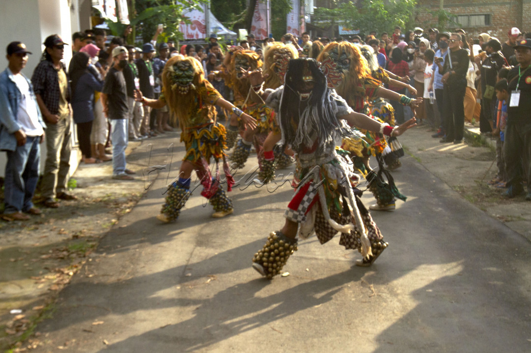 Tari Gedruk Rampak Buto merupakan pengejawantahan suatu seni yang menggambarkan kemurkaan buto/raksasa karena ulah manusia yang semakin hari semakin merusak bumi dan isinya.<br />
Tari ini ditampilkan pada acara Ngayogjazz 2022 yang diselenggarakan pada tanggal 19 November 2022 di Yogyakarta.