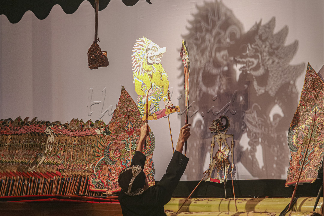 Pagelaran wayang Kulit dengan dalang cilik yang di adakan di Pendopo Cak durasim, guna mengapresiasi serta mendorong regenerasi pelaku Kesenian Tradisional Wayang Kulit