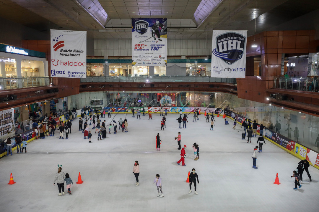  Bermain ice skating bisa menjadi pilihan keluarga untuk menghabiskan libur terlebih saat liburan sekolah saat ini.<br />
