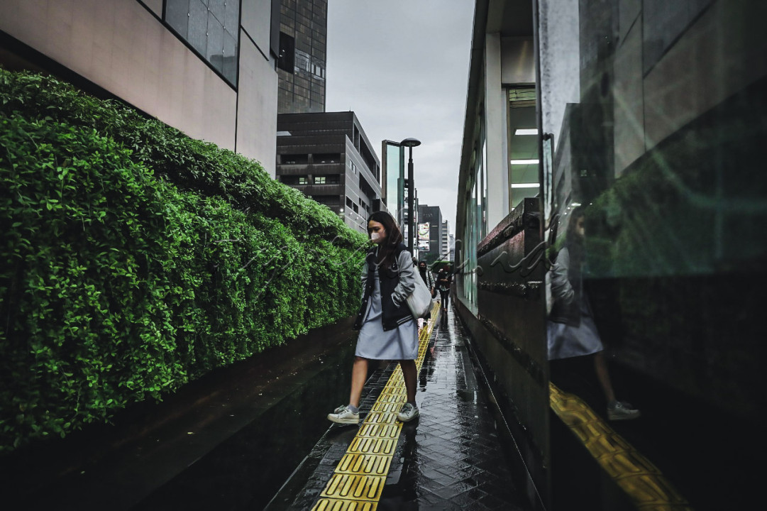<br />
Pekerja kantoran beraktivitas saat jam pulang kerja di Kawasan Bundaran HI, Jakarta. <!--/data/user/0/com.samsung.android.app.notes/files/clipdata/clipdata_bodytext_230105_174933_068.sdocx-->
