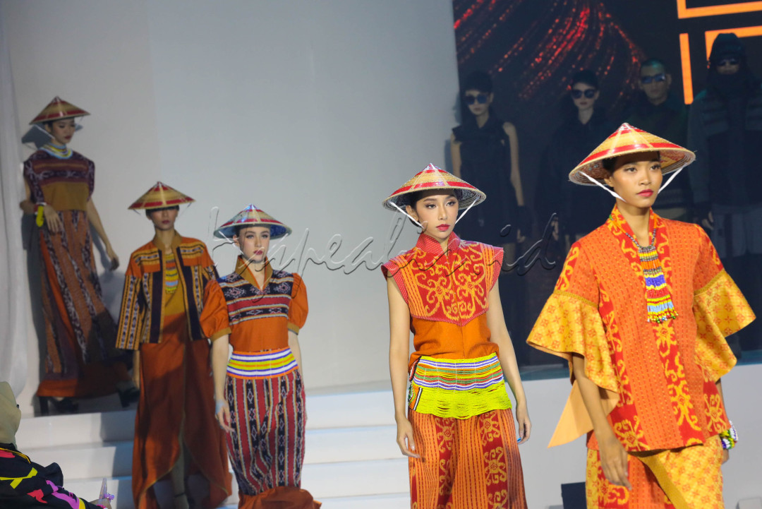 Mulai dari busana etnik kontemporer, urban wear, kids wear, modest wear dan busana muslim syar'i dengan mengangkat konten lokal dan mengacu pada tren global, termasuk isu sustainable fashion yang tengah menjadi perhatian dunia.