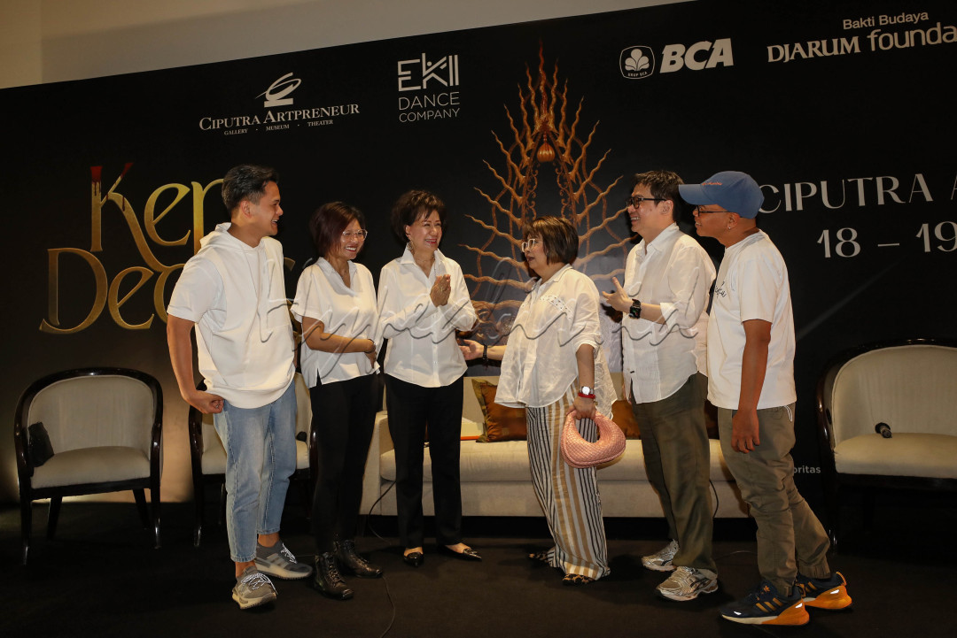 Tiket pertunjukan Ken Dedes dapat diperoleh di Loket.com mulai 13 Januari 2023 dengan harga mulai dari Rp 450.000. Khusus pengguna BCA (Credit Card, Debit Mastercard, Virtual Account) tersedia promo Early Bird dan promo diskon setelah Early Bird hingga 15%.<br />
<br />

