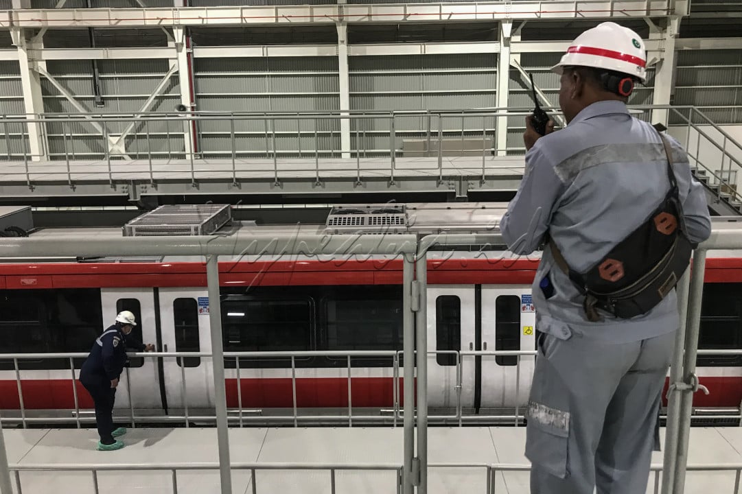 Rangkaian yang didominasi warna merah dan silver itu nantinya akan melintasi 18 stasiun yaitu Stasiun Dukuh Atas, Setiabudi, Rasuna Said, Kuningan, Pancoran, Cikoko, Ciliwung, Cawang, TMII, Kampung Rambutan, Ciracas, Harjamukti, Halim, Jatibening Baru, Cikunir I, Cikunir II, Bekasi Barat, dan Jati Mulya.