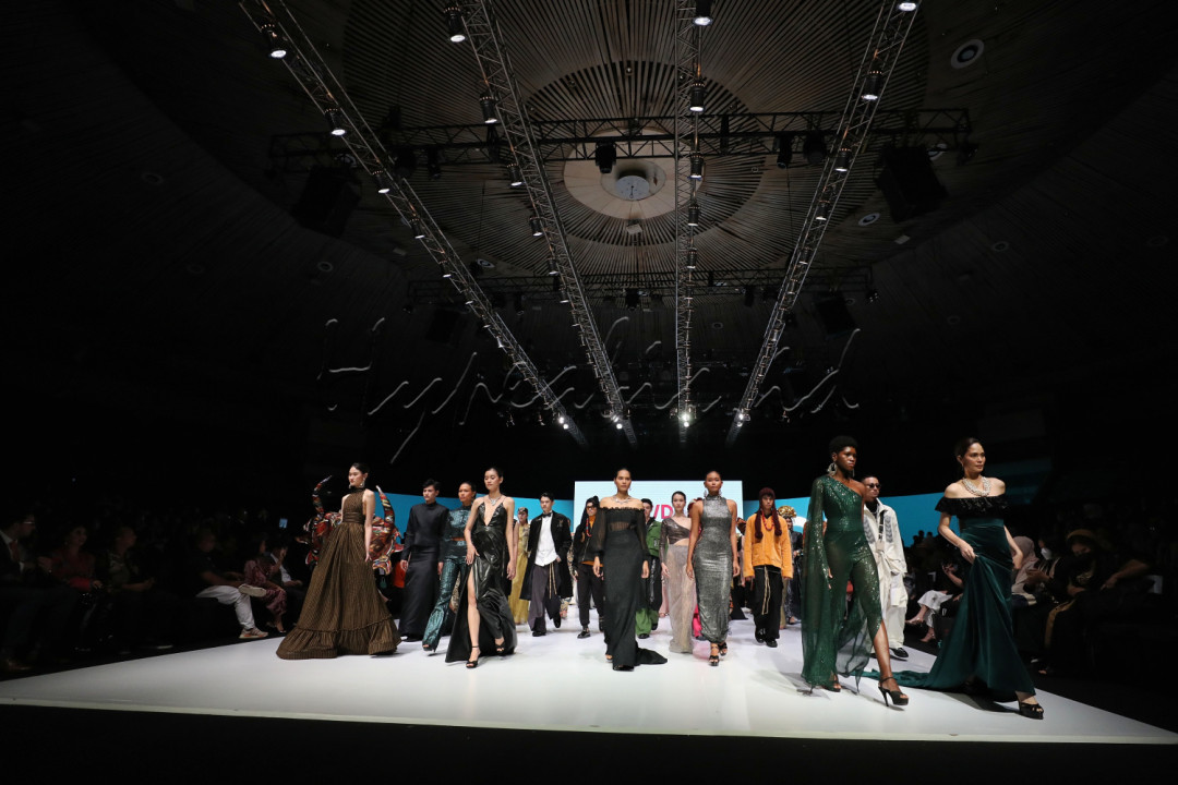 Terdapat sekitar 300 perancang busana, 20 slot pagelaran busana, dan 400 booth exhibitor talk show, trunk show, dan bazar kuliner yang akan ikut serta di IFW 2023.<!--/data/user/0/com.samsung.android.app.notes/files/clipdata/clipdata_bodytext_230222_194137_740.sdocx-->