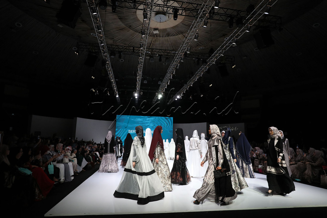 Dalam gelaran hari pertama, IFW 2023 mengangkat sesi Serene Modesty yang mengartikan mode fashion dengan konsep ketenangan dan kedamaian. <br />
