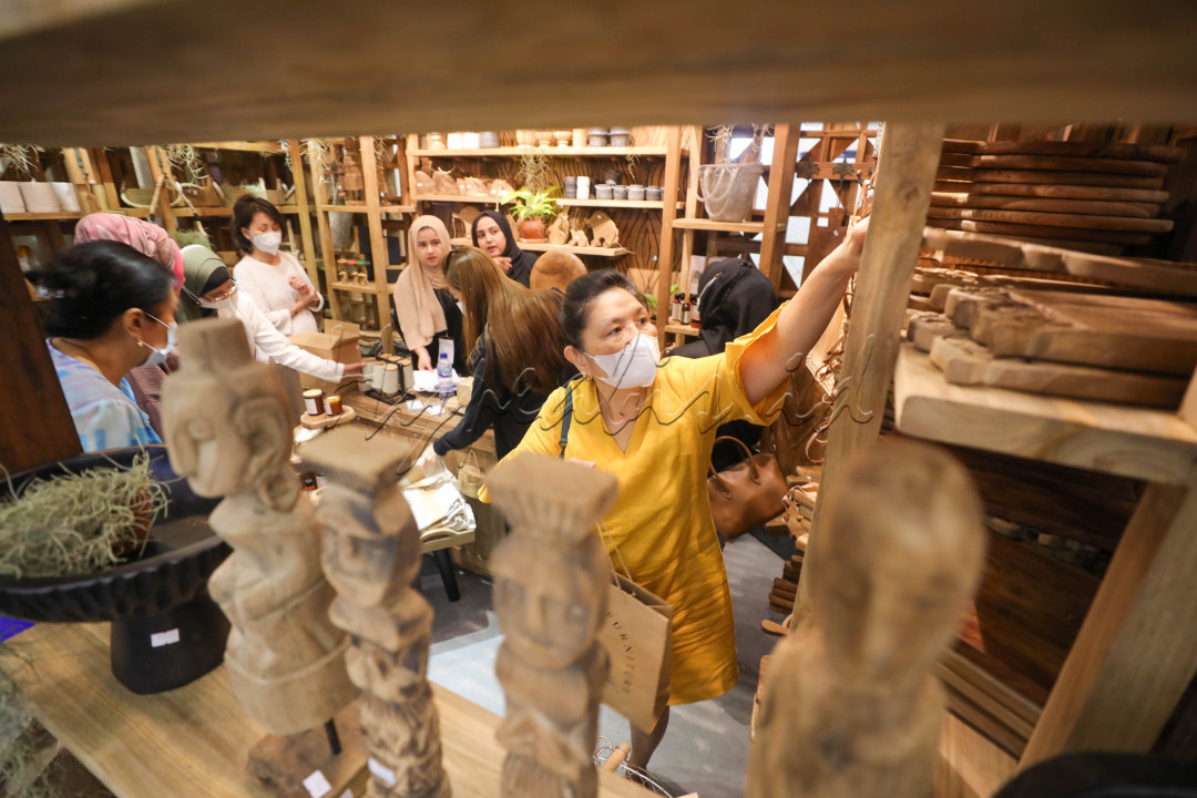 <div>Pada tahun ini, Inacraft mengangkat produk-produk kerajinan unggulan serta kekayaan tradisi, seni, dan budaya Sulawesi Selatan dengan tagline The Authentic South Sulawesi.</div>