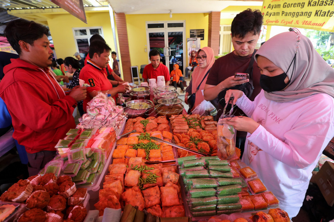 Pasar takjil Benhil buka antara pukul 14.00 WIB hingga pukul 19.00 WIB.<br />
<br />
<br />
