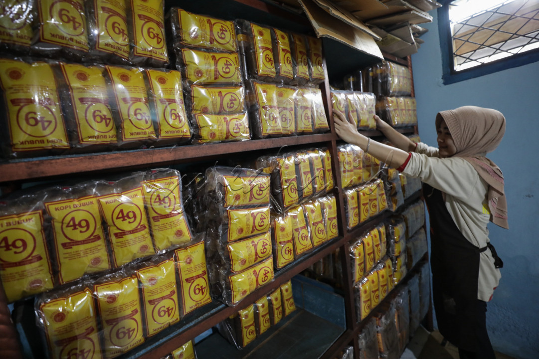 Salah satunya adalah provinsi Lampung. Di Bandar Lampung terdapat sebuah gerai kopi yang memiliki omset besar. <br />
<br />
