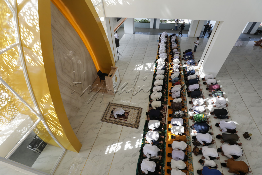 Berlokasi di kawasan Bakauheni Harbour City membuat masjid ini menjadi salah satu destinasi bila mengunjungi Provinsi Lampung.