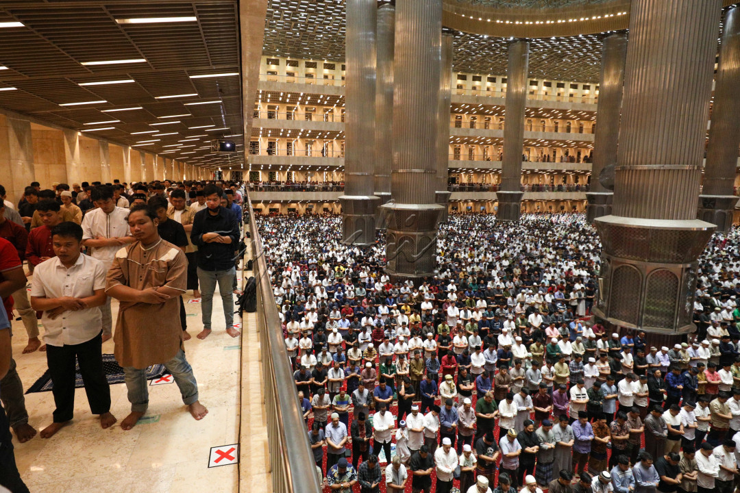 Tidak lama setelah Kementerian Agama menetapkan tanggal 23 Maret 2023 sebagai hari pertama Ramadhan 1444. Warga pun berbondong-bondong memenuhi masjid di Istiqlal.
