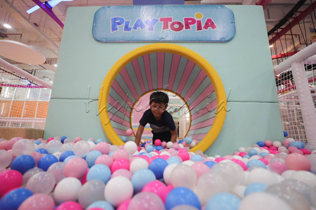 Kita tentu sudah tidak asing dengan Playtopia. Sebuah wahana bermain untuk anak-anak tersebut saat ini telah hadir di Lippo Mall Puri.
<div> </div>
