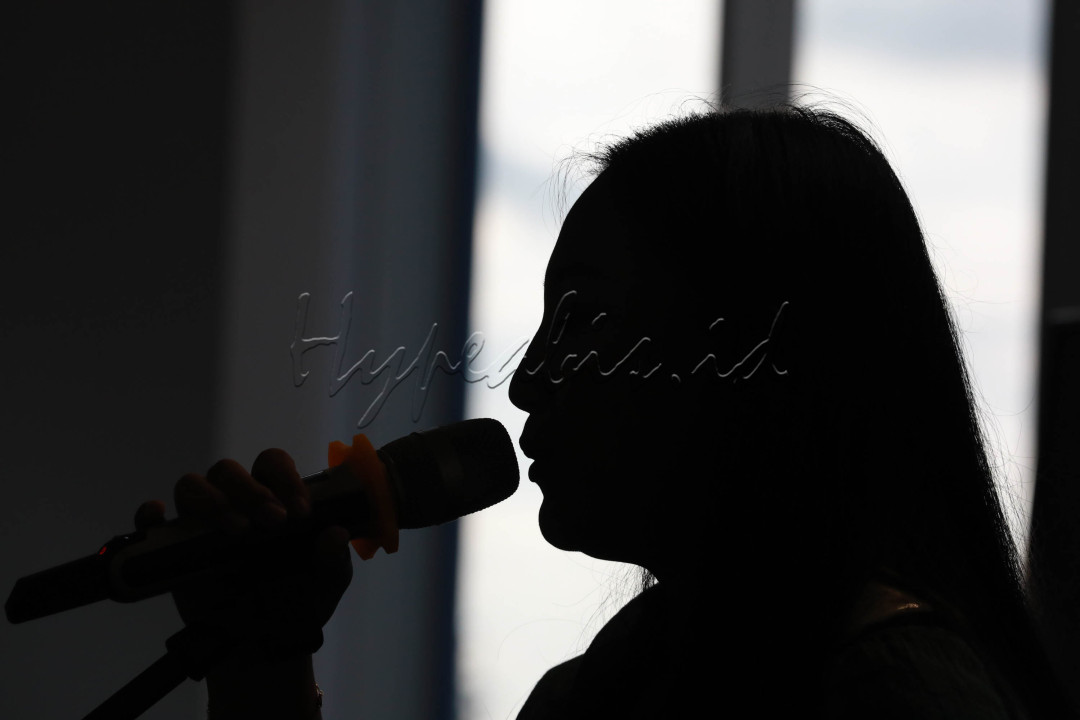 Dalam acara ini, grup duo yang juga pasangan suami istri tersebut membawakan lagu promo Menemukanmu, Serius Tapi Santai, dan lagu cover lainnya. 