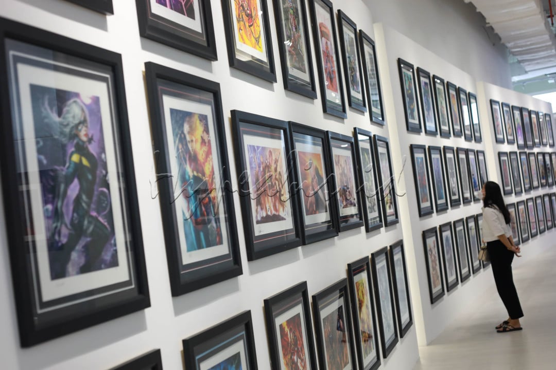 Para kolektor tak hanya bisa membeli koleksi yang sudah terpajang di galeri, tapi juga dapat melakukan sistem pre-order untuk koleksi yang dinginkan. Dengan harga items yang dibandrol antara 5 juta hingga 300 juta, Statue4Heroes Gallery menyasar customer berumur 30-60 tahun yang rela merogoh kocek cukup besar untuk hobi ini. 