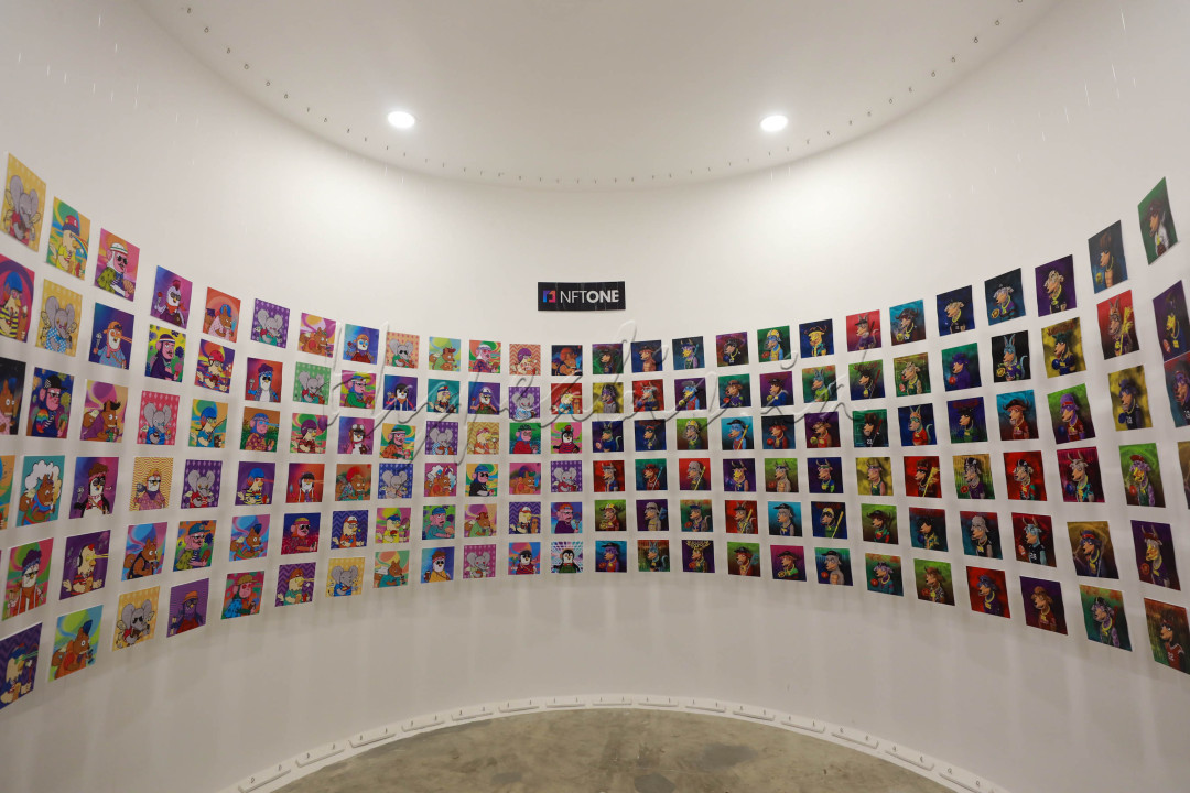 Dalam pameran tersebut menampilkan karya dua seniman, Toenkierz dan Def8. 