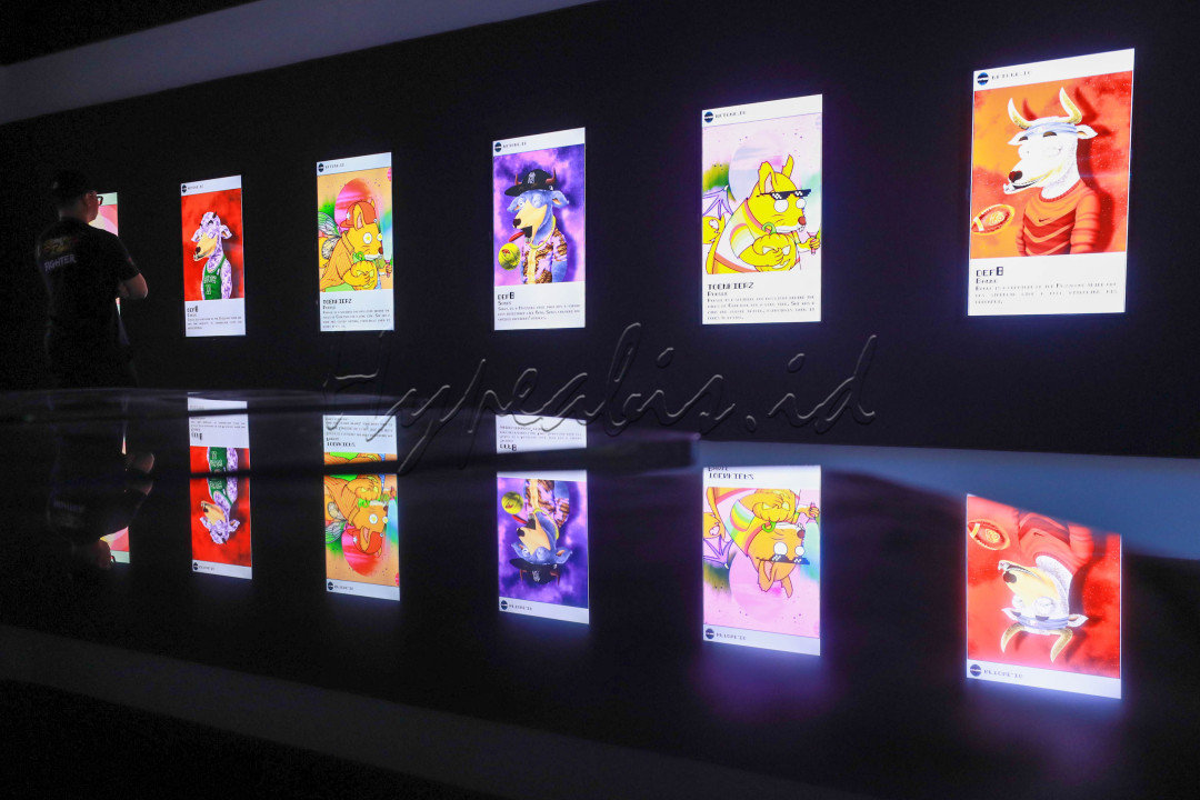 Pengunjung galeri yang tertarik dengan karya yang dipasang bisa langsung membawa pulang versi digitalnya dalam bentuk NFT. Pengunjung bisa mengoleksi karya mulai dari Rp200 ribu.