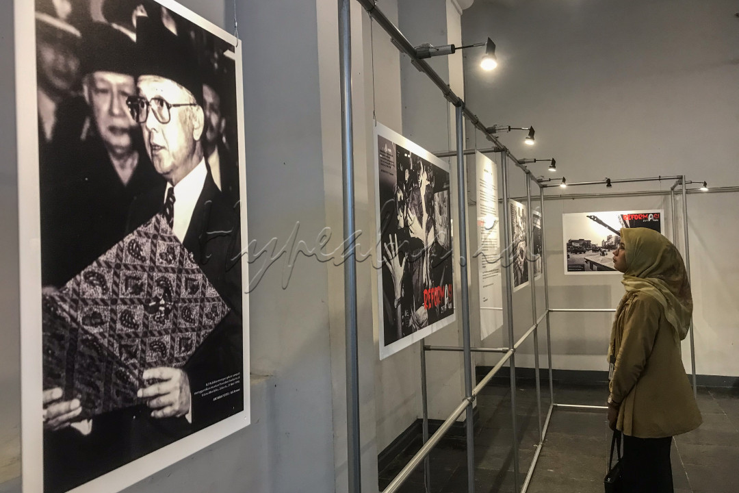 Kantor Berita Antara melalui Galeri Foto Jurnalistik Antara dan Redaksi Foto Kantor Berita Antara menggelar pameran foto jurnalistik untuk memperingati 25 tahun peristiwa reformasi.