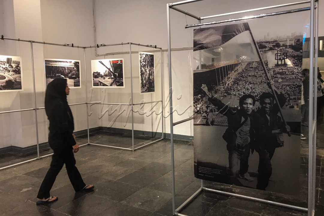Pameran tersebut menampilkan 25 karya foto karya 10 pewarta foto Kantor Berita ANTARA.