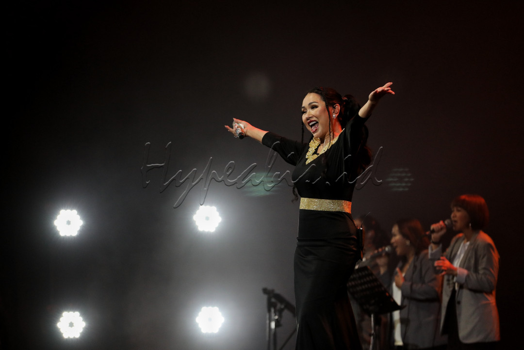 Penampilan Penyanyi Titi DJ saat berlangsungnya BNI Java Jazz Festival 2023 di JIExpo Kemayoran, Jakarta, Jumat (2/6/2023).<br />
<br />
<!--/data/user/0/com.samsung.android.app.notes/files/clipdata/clipdata_bodytext_230603_024656_839.sdocx-->