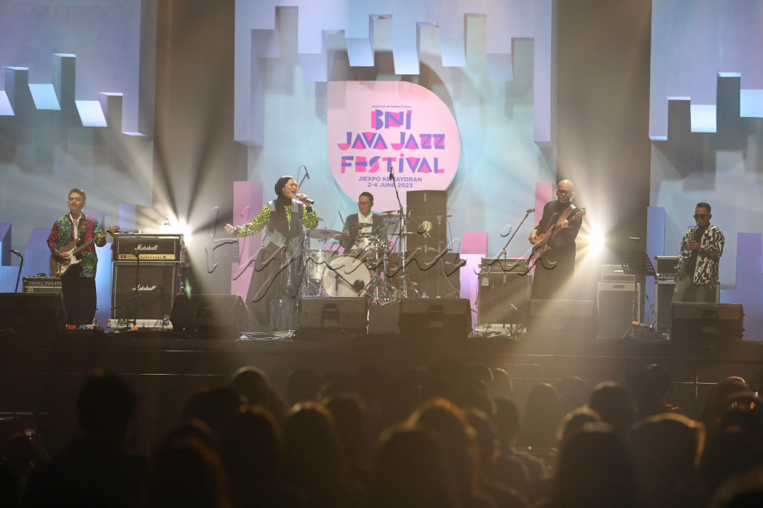 Penampilan Grup Musik Ecoutez saat berlangsungnya BNI Java Jazz Festival 2023 di JIExpo Kemayoran, Jakarta, Jumat (2/6/2023). <br />
