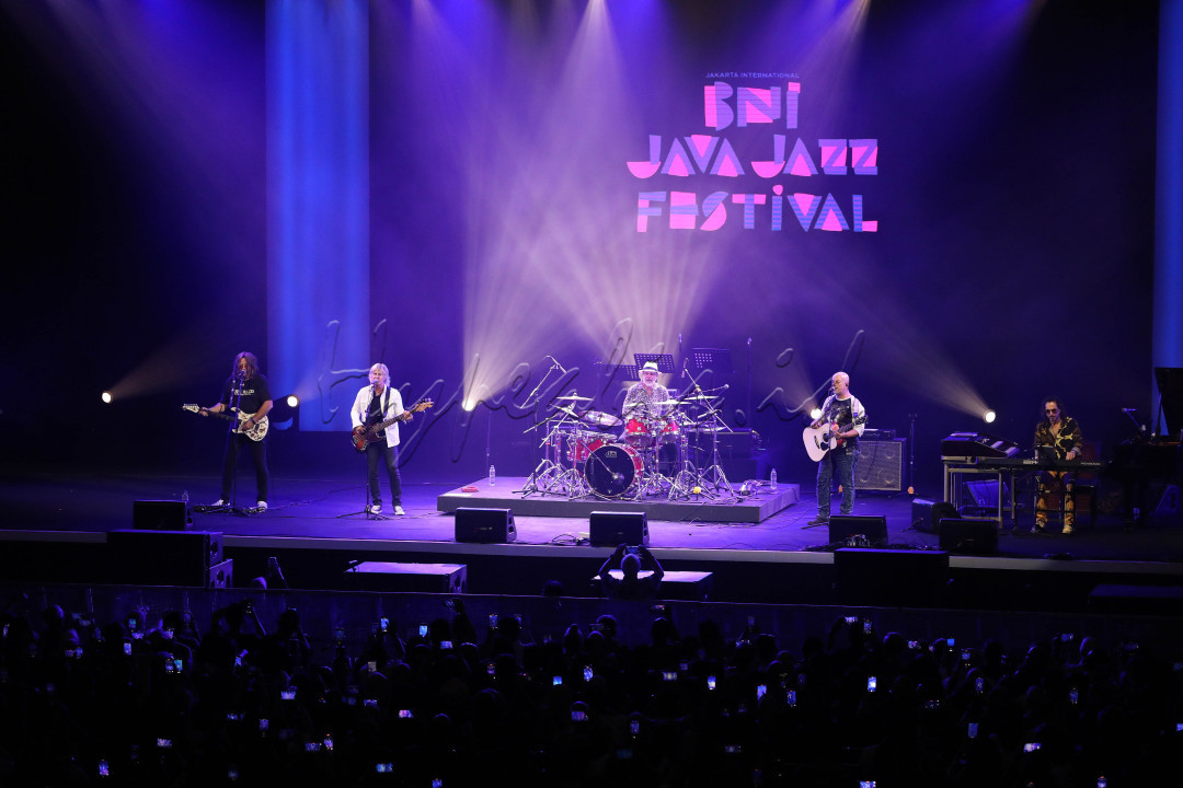 Penampilan Grup Musik The Chicago Experience feat. Danny Seraphine & Jeff Coffey saat berlangsungnya BNI Java Jazz Festival 2023 di JIExpo Kemayoran, Jakarta, Jumat (2/6/2023). 