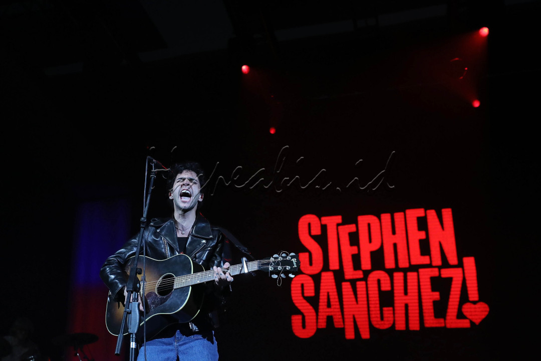 Kemeriahan terlihat di panggung utama BNI Hall yang menampilkan penyanyi internasional “Stephen Sanchez".