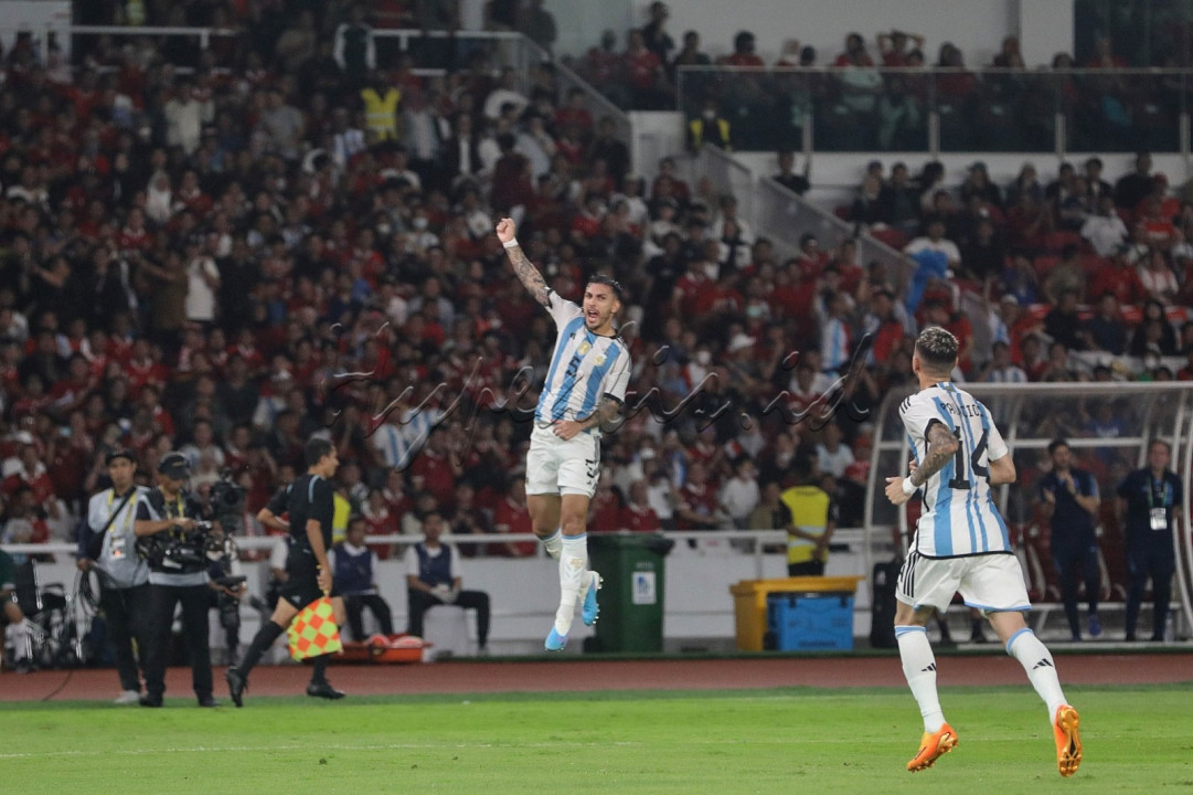 Tim Tango menang berkat sepasang gol yang dibukukan oleh Leandro Parades dan Cristian Romero.<br />
<br />
