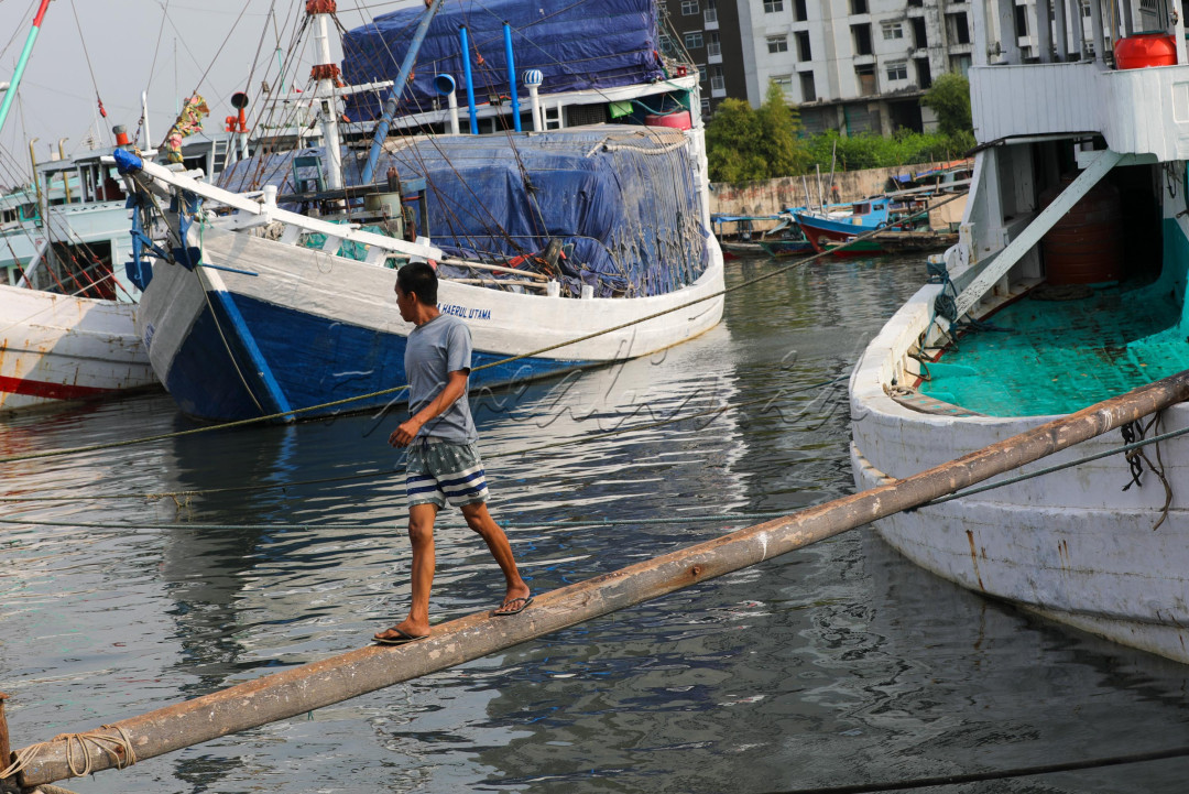 Selama periode VOC, Pelabuhan Sunda Kelapa menjadi salah satu pelabuhan tersibuk di Asia Tenggara. Kapal-kapal Belanda dan kapal-kapal asing lainnya datang untuk berdagang, memuat dan membongkar muatan, dan melakukan transaksi bisnis. 