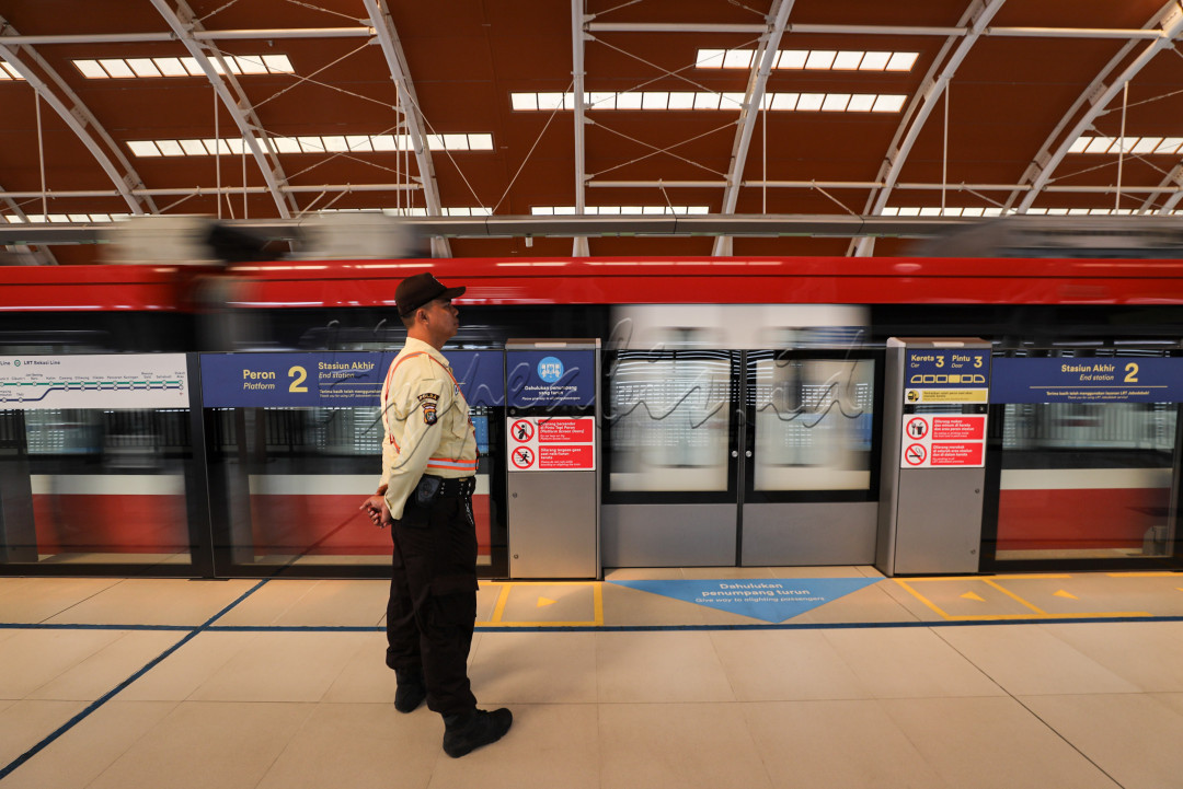 Uji coba tahap pertama berlangsung 12 Juli 2023 hingga 26 Juli 2023, yang terdiri dari 22 perjalanan per hari dengan kelompok yang dapat mengikuti uji coba adalah undangan terbatas dari Kementerian/Lembaga, jurnalis/media, dan komunitas. 
