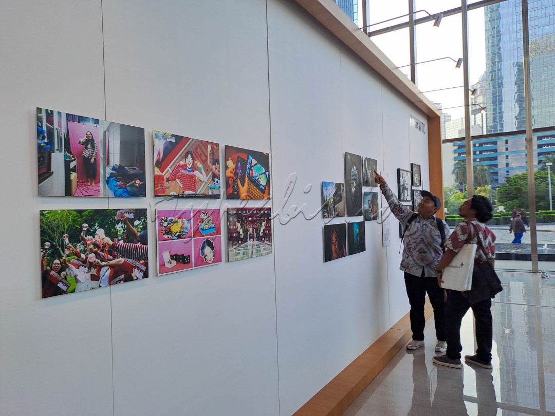 Adapun kesepuluh peserta PPG mengerjakan foto cerita selama mengikuti workshop, yang berlangsung pada pertengahan Maret hingga awal Juni 2023. Mentor PannaFoto dan alumni PPG, Edy Purnomo, Rosa Panggabean, Yoppy Pieter, dan Saša Kralj membimbing para peserta mengembangkan ide yang mereka pilih hingga menjadi narasi visual. Peserta juga berkesempatan mengikuti sesi kelas bersama mentor tamu, Tri Joko Her Riadi, Widya Hasian Situmeang dan Jenny Smets dari Belanda.
<div> </div>