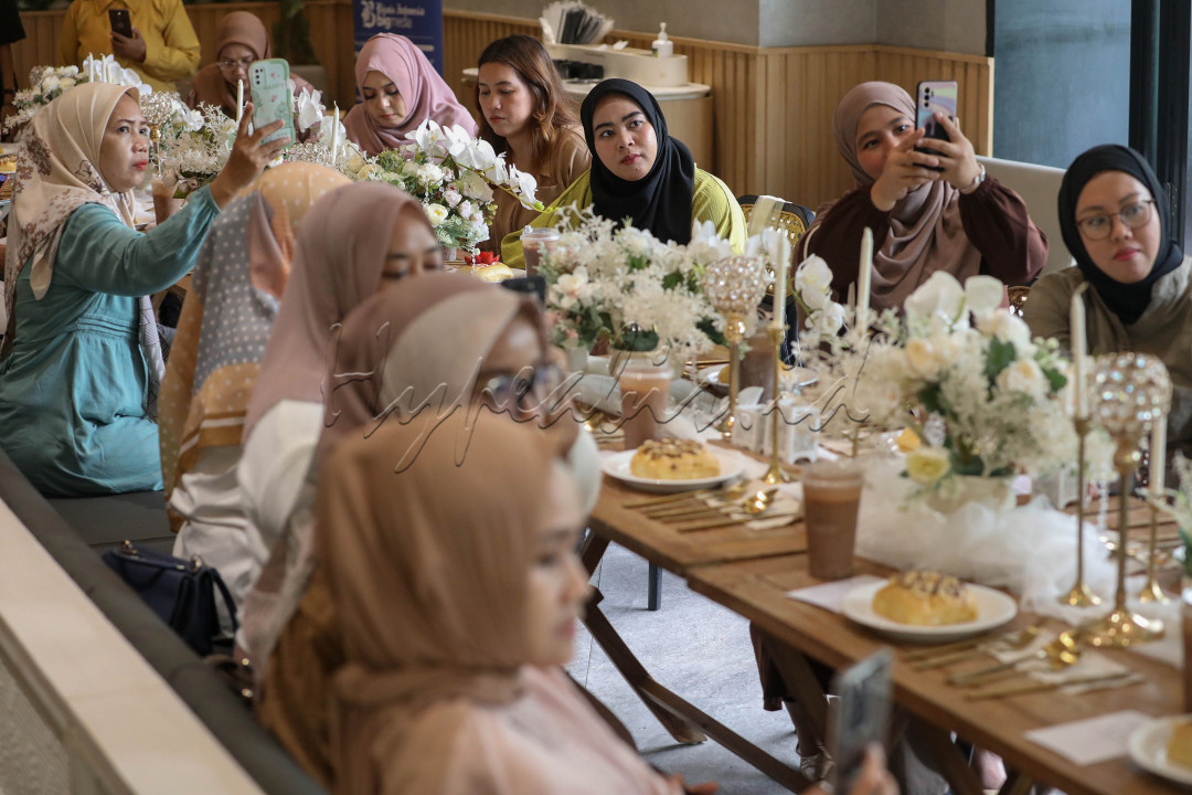 Selain digelar secara luring, acara ini juga ditayangkan secara live melalui Instagram @Hypeabisid, sehingga penonton di rumah bisa menyaksikan langsung proses pembuatan dua minuman tersebut sehingga bisa mencoba sendiri resepnya di rumah. 