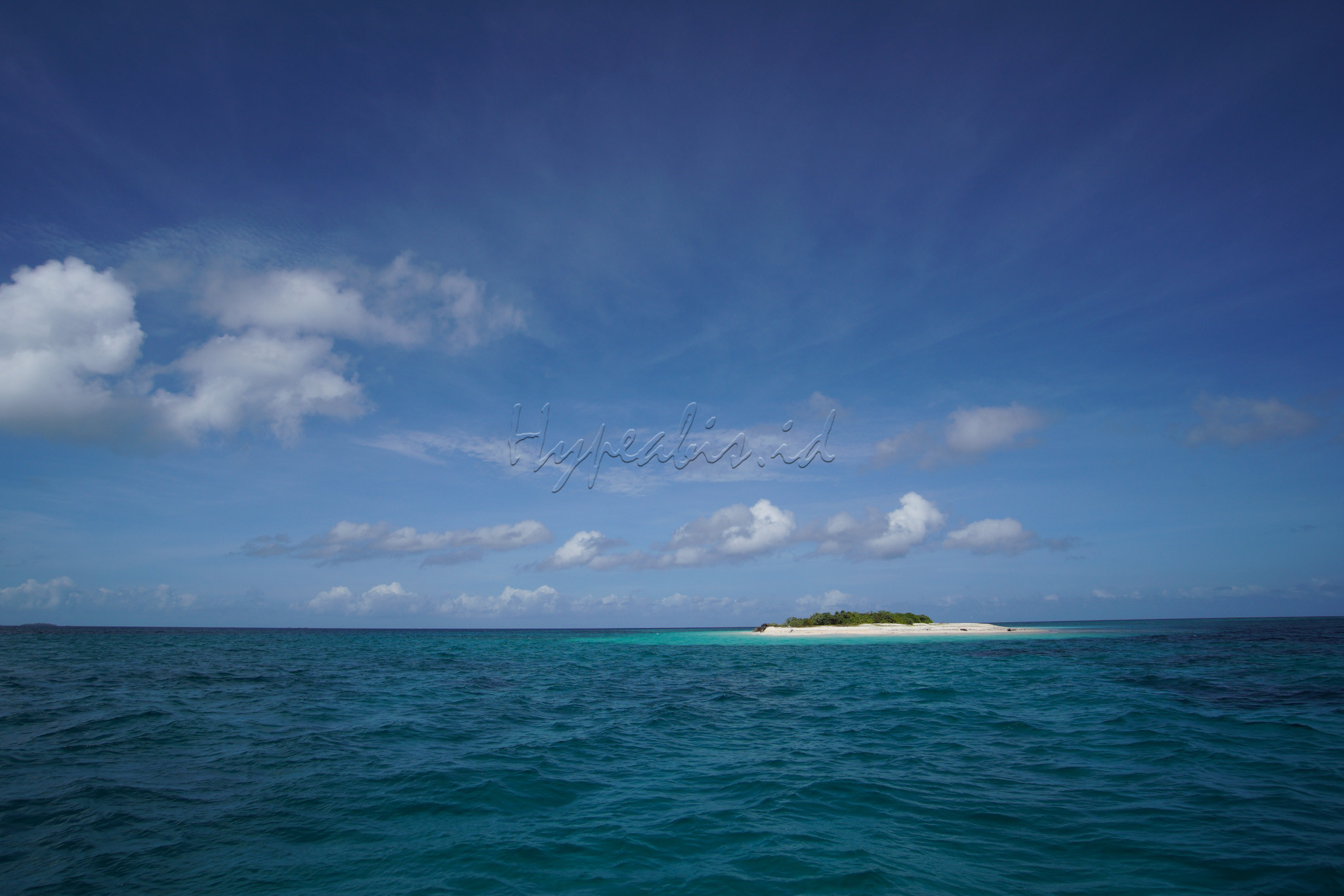 Pulau Yayaru terletak di Saumlaki, Maluku Tenggara Barat.