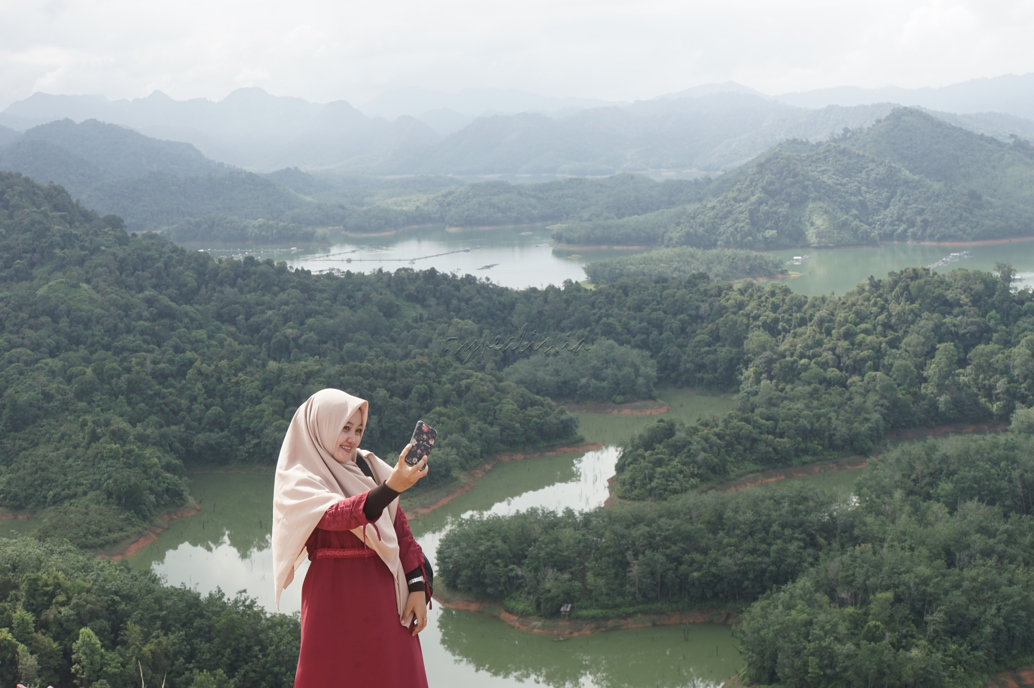 Untuk menuju objek wisata alam yang terletak di Desa Pulau Gadang, Kecamatan XIII Koto Kampar ini, hanya perlu menempuh perjalanan darat sekitar satu setengah jam dari Kota Pekanbaru.