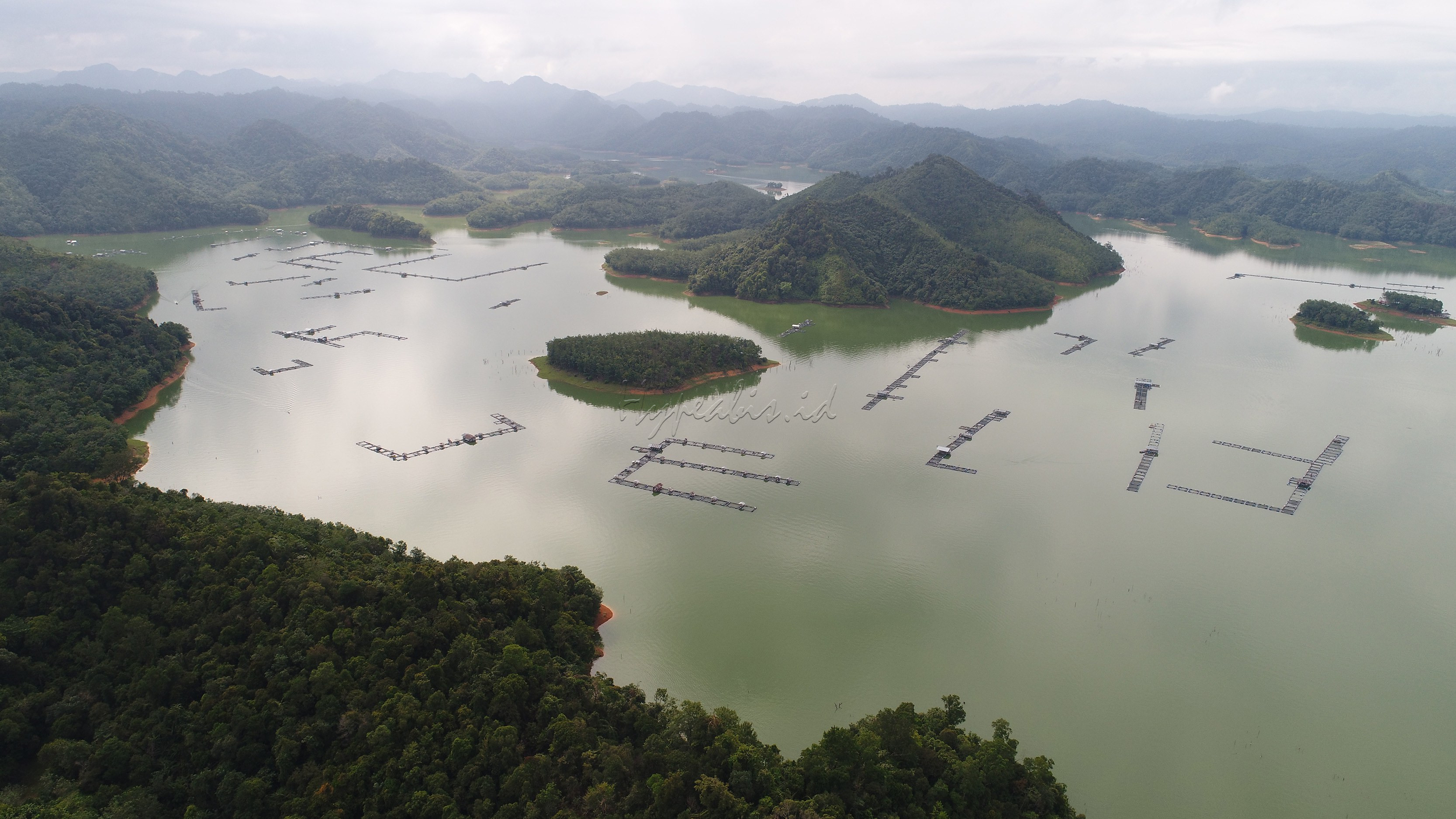 Adapun waduk ini juga menjadi sumber air untuk menggerakkan turbin pada Pembangkit Listrik Tenaga Air (PLTA) Koto Panjang yang memiliki daya 3x38 megawatt.
