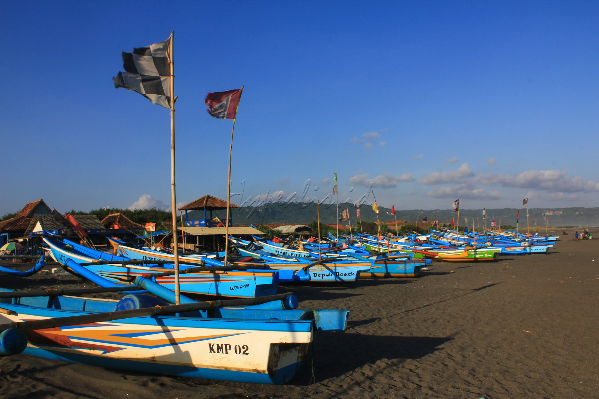 Perahu para nelayan menghiasi pantai Depok.