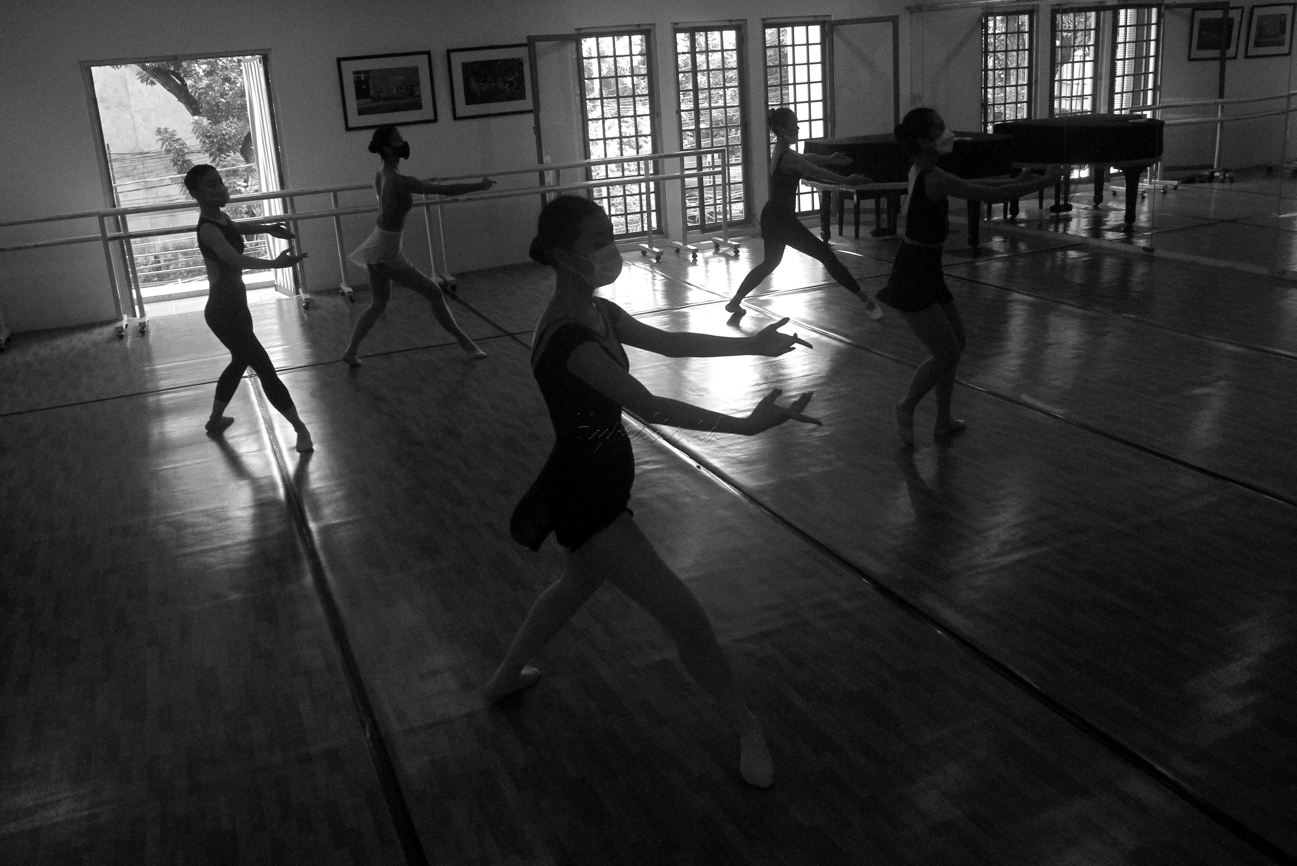 Namarina Youth Dance (NYD) dikenal sebagai institusi pendidikan non formal pertama di Indonesia yang bergerak di bidang seni tari balet, jazz dance dan kebugaran.