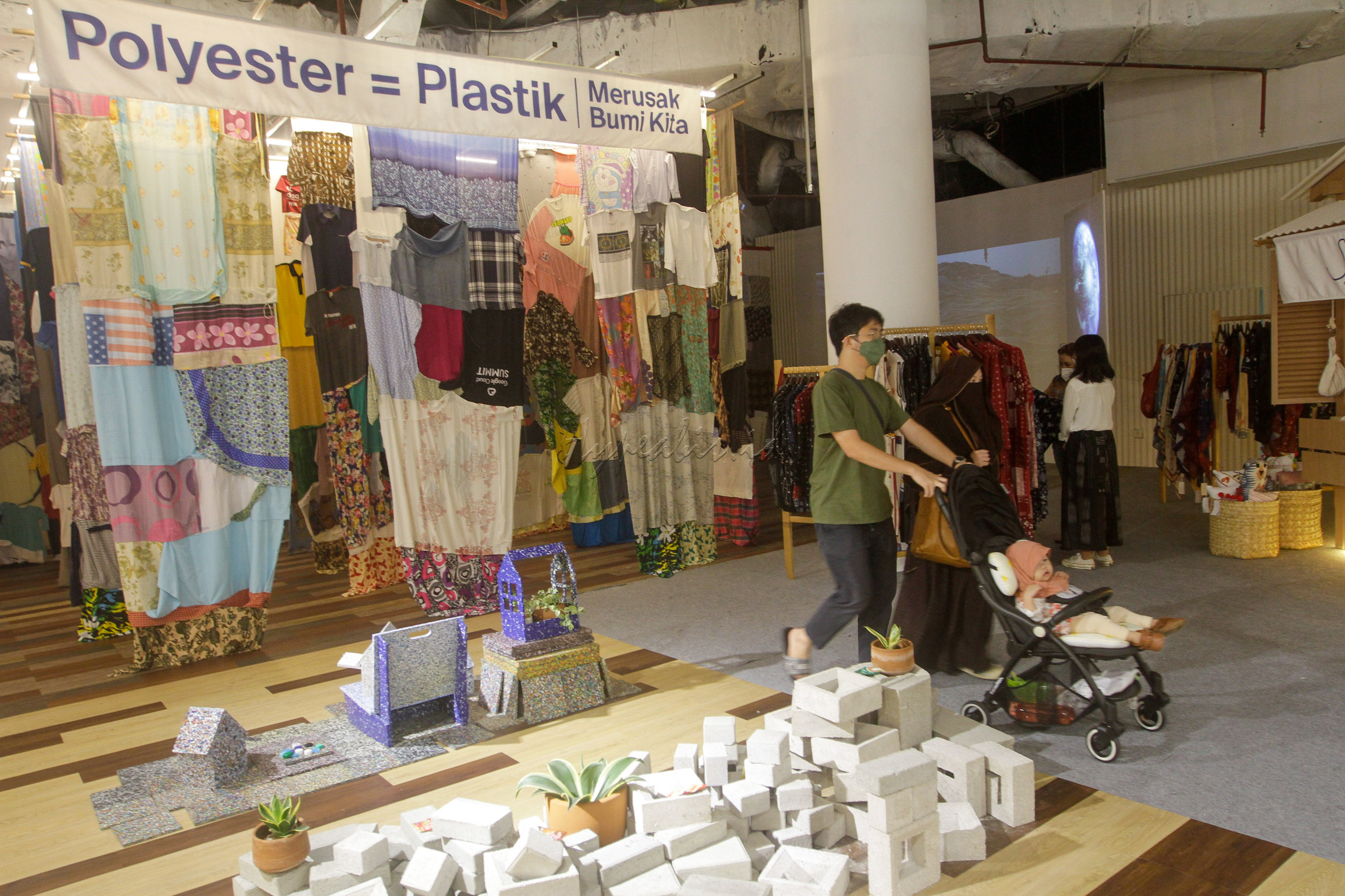 Di pameran, mereka mengajak warga masyarakat untuk mengubah perilaku, menciptakan ekosistem, dan menjadi komunitas ramah lingkungan dengan empat prinsip, yaitu kurangi, gunakan kembali, daur ulang, dan terbarukan.